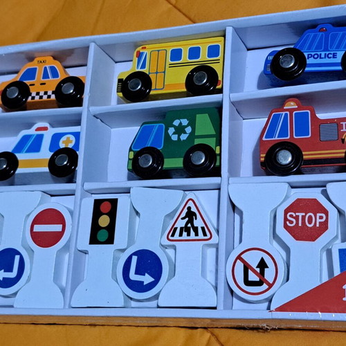 Wooden Vehicles and Traffic Signs Toy Set new