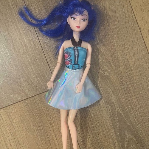Demon Hunters Zoey Doll like new, plays song Golden
