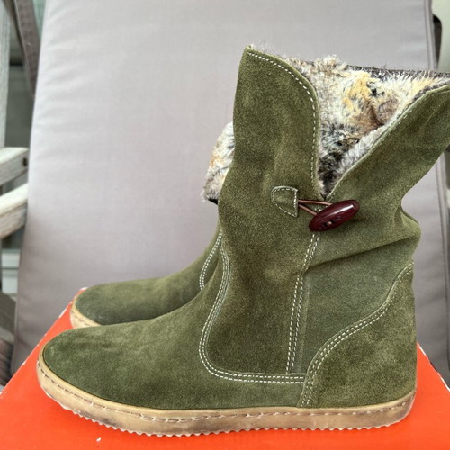 Khaki boots with fur lining size 36 like new