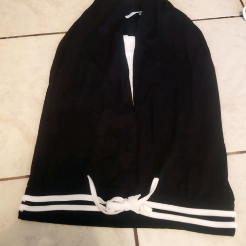 Skiski mod Paris black blouse like new