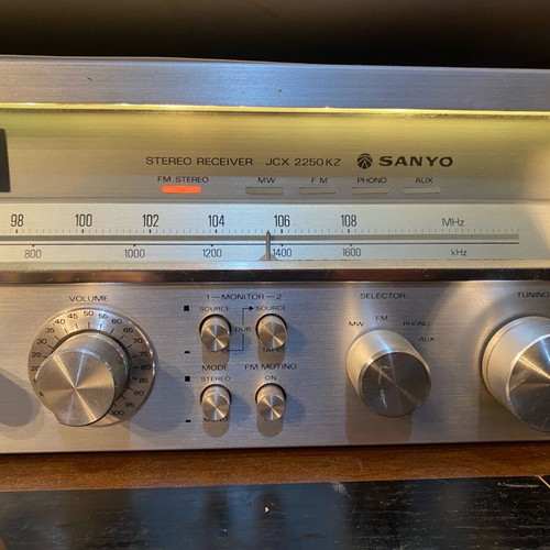 Sanyo JCX-2250KZ amplifier used 2x30 watt