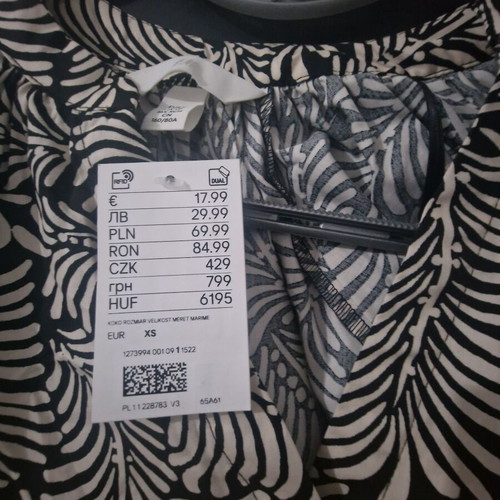 Blouse H&M new with black and white leaf pattern