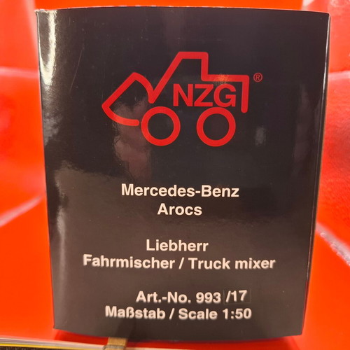 Collectible Mercedes-Benz Arocs 8x4 Concrete Mixer 1:50 new