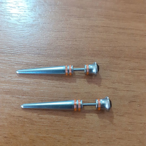 Earrings studs with black stone like new
