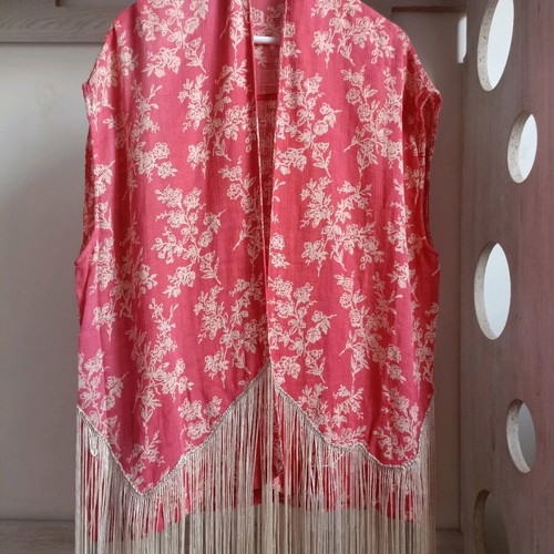 Mango beach pareo like new, 100% cotton, red floral print with fringes
