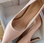 Nude pumps with thin heel size 36 like new