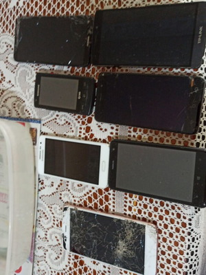 Touchscreen mobile phones used, pack of seven for spare parts without charger