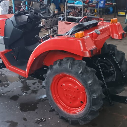 Shibaura P155F 4x4 17hp tractor like new, 2006, 606 hours