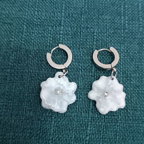 Handmade earrings white flower resin uv with steel hoops