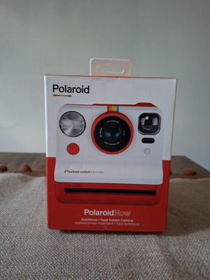 Polaroid Now Autofocus i-Type Instant Camera like new, white/red