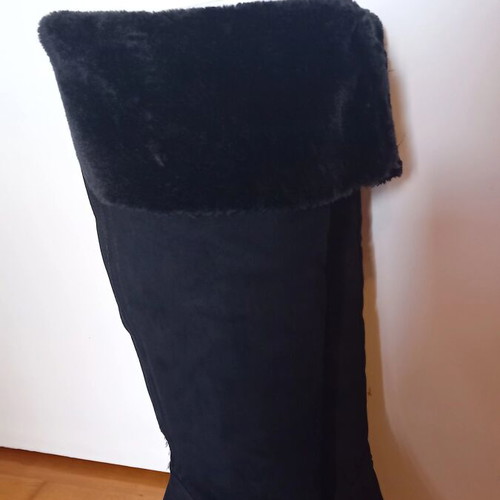 Roude black suede women's knee-high boots like new with fur lining
