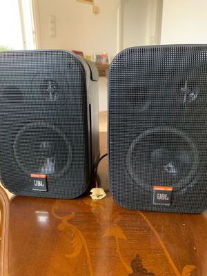 JBL Control 1 Pro speakers used, professional studio monitors