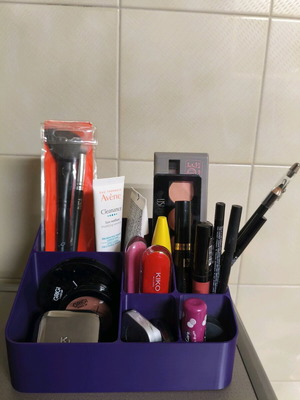 Makeup organiser like new, 3D cosmetic holder