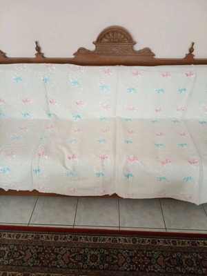 Luxury quilt blanket like new, dimensions 200x165
