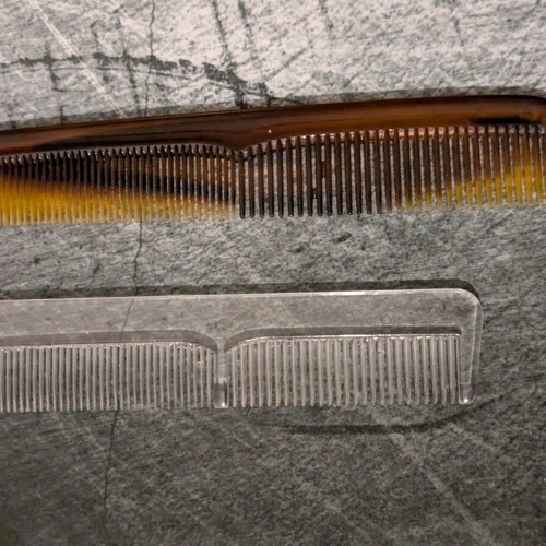 Small travel combs like new, pack of two