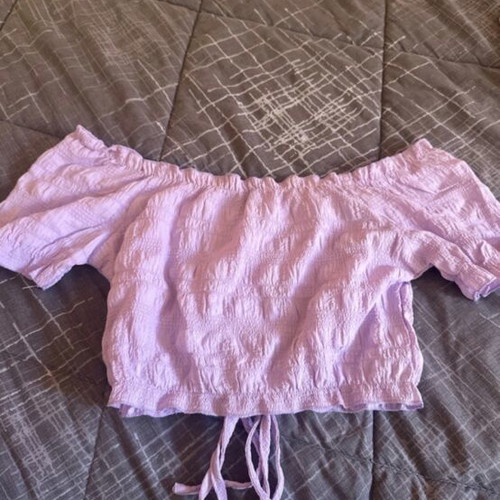 Lilac crop top with short sleeves like new, size M