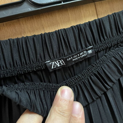 Zara midi pleated skirt black like new, size S