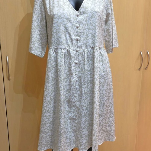 Hekka dress size L-XL like new, olive and white