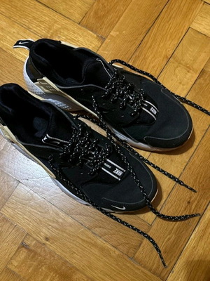 Nike athletic shoes used, size 39, black