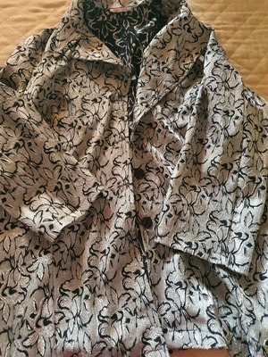 Coat trench used like new, size 56, gray silver