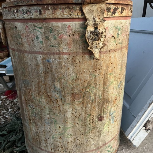Metal canister with natural patina