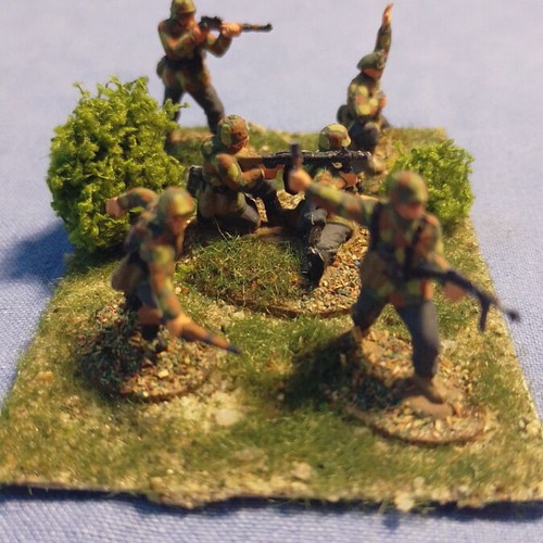 Mini diorama German paratroopers 1/72 scale like new