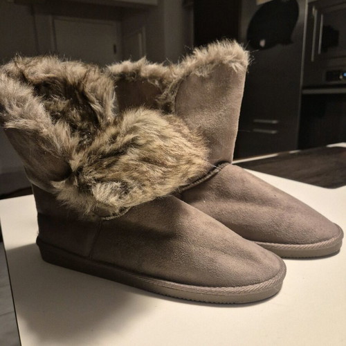 Boots with fur new, beige, comfortable size 40