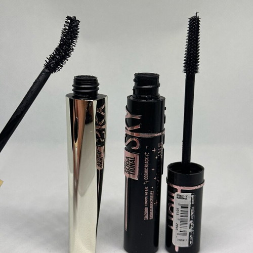 Eye mascara used, black