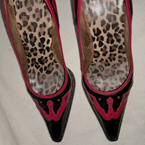 Dolce & Gabbana pointed pumps in black and red, like new size 38