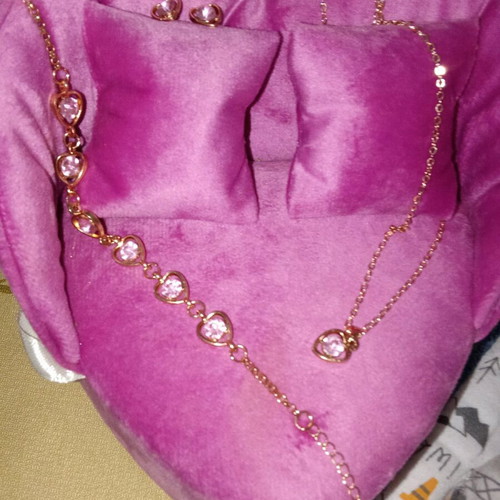 Jewelry set with bracelet, stud earrings and heart-shaped pendant new