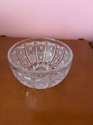 Glass bowl with engravings like new