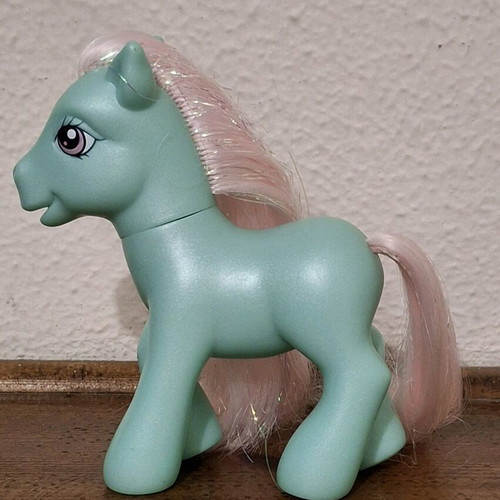 My Little Pony Minty G3 2006 Christmas Winter collectible figure like new