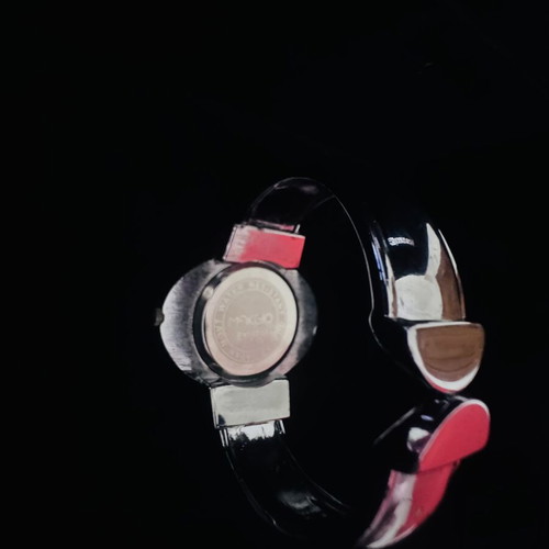 Makgio women's bangle watch vintage statement style