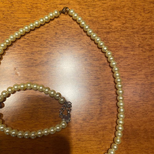 Vintage necklace and bracelet set with cream faux pearls and purple beads like new