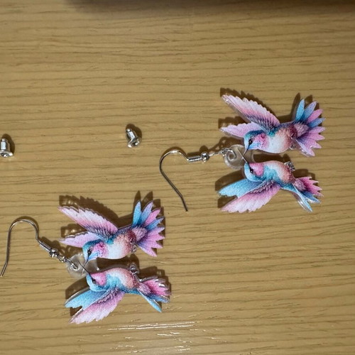 Hummingbird kiss dangling earrings plexiglass new