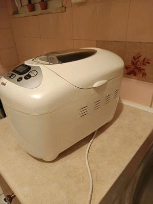 Bread maker like new for bread, cake, and jam