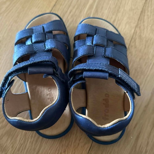 Froddo leather sandals size 28 like new, blue