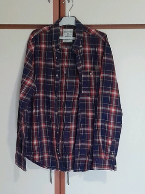 Nukutavake Teen Shirt like new, multicolor, ages 14-16