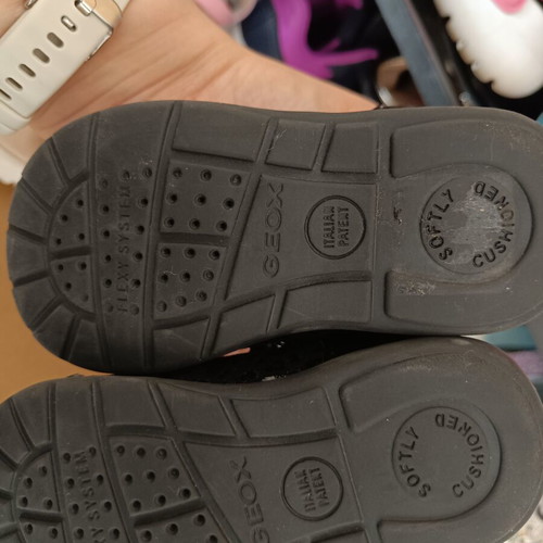 Geox children's shoes size 20 like new, patent leather