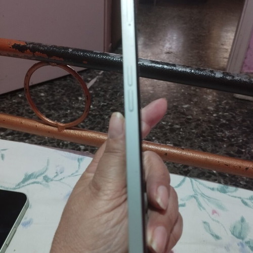 Realme smartphone, pistachio color, 6.6-inch screen