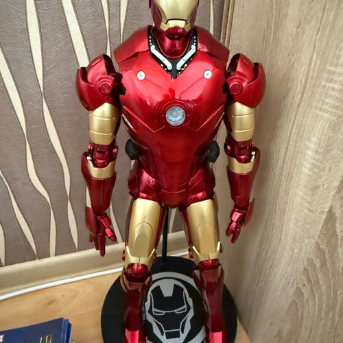 Iron Man Mark 3 Deagostini set like new with 100 Bulgarian comic books