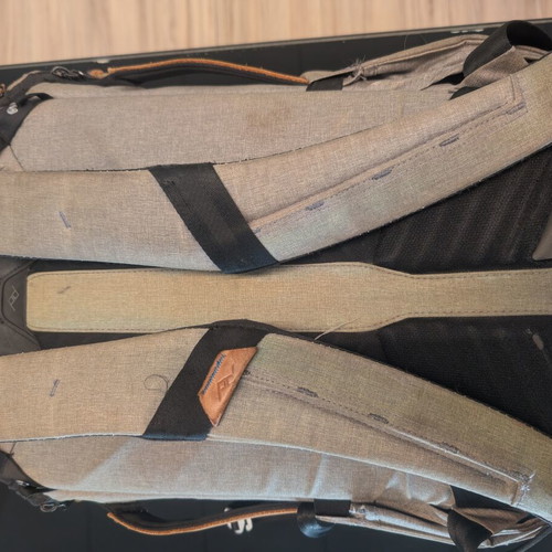Peak Design Everyday Backpack 20L ash used with leather elements