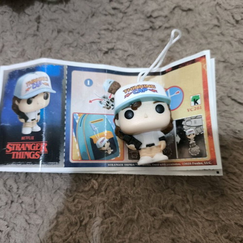 Kinder Stranger Things Dustin like new