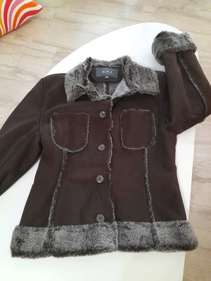 Thick brown coat with fur lining, size M/L, like new