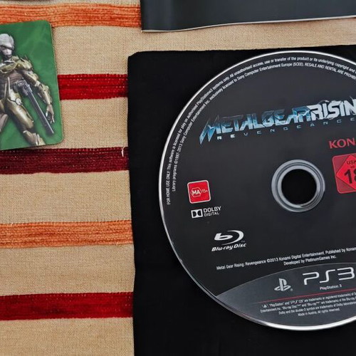 Metal Gear Rising Revengeance Steelbook PS3 used with unused codes