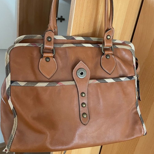 Burberry leather bag used in good condition
