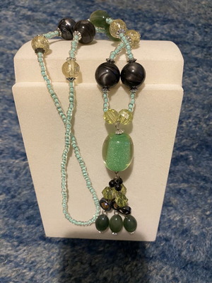 Necklace new with green stones summer style