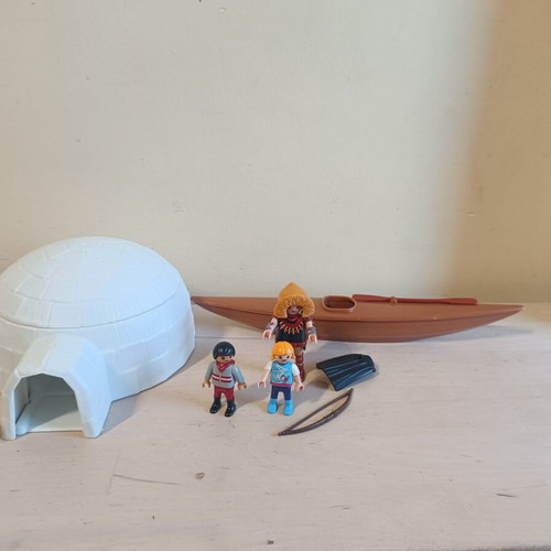 Playmobil vintage igloo set used with kayak and figures