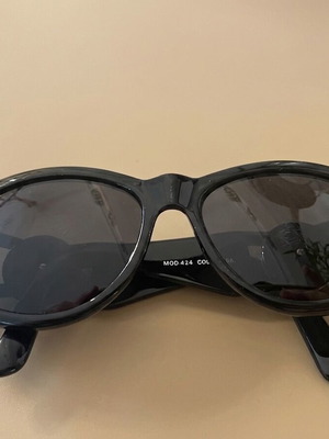 Gianni Versace Vintage Sunglasses MOD.424 COL.852 BK used, black