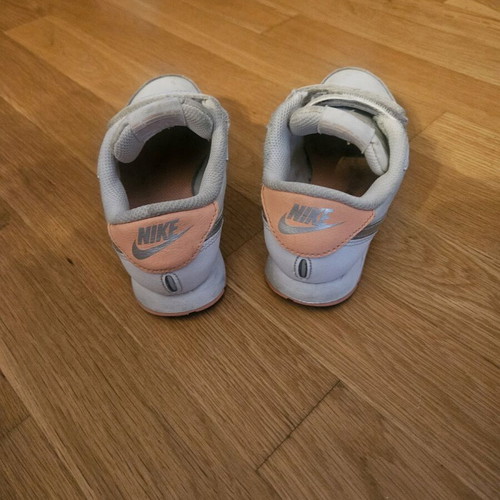 Nike kids' athletic shoes used size 28.5 for girls